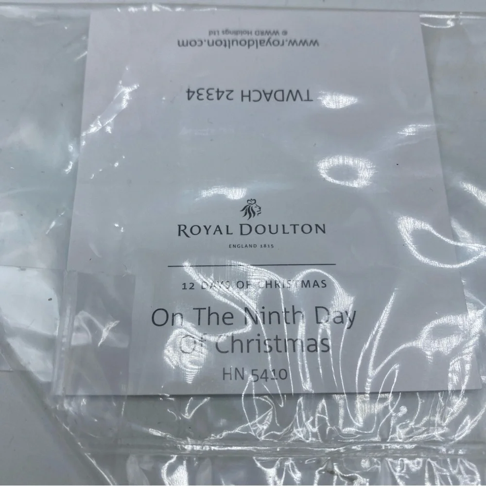 Royal Doulton Signed The Twelve Days Of Christmas Figurine ON THE 9th DAY Englan - Picture 6 of 7